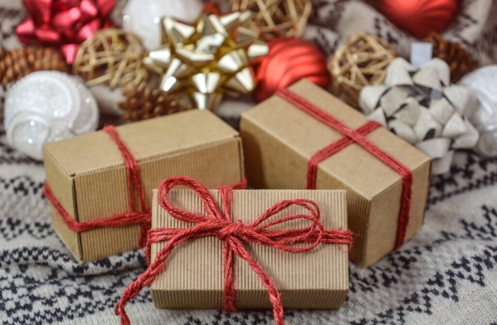 christmas background, christmas, gift, new year, holidays, present, red, decoration, box, celebration, christmas presents, christmas gifts, seasonal, winter, celebrate, golden, christmas wallpaper-3015776.jpg